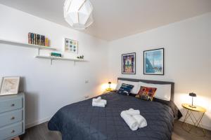 a bedroom with a bed with two white towels at Close to Duomo with wonderful terrace in Milan
