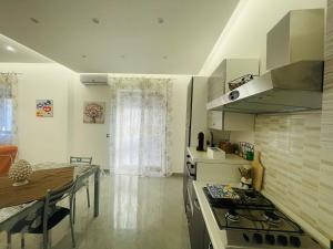 a kitchen with a stove and a counter top at La Pigna Casa Vacanza in Nicolosi