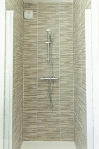 Ένα μπάνιο στο APPARTEMENT Des Verdiers