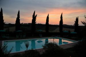 Bazén v ubytování Agriturismo I Fuochi nebo v jeho okolí