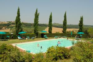 Bazén v ubytování Agriturismo I Fuochi nebo v jeho okolí