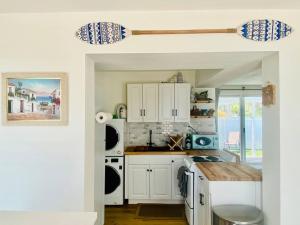 Virtuvė arba virtuvėlė apgyvendinimo įstaigoje Newly renovated and cozy home in the Florida Keys