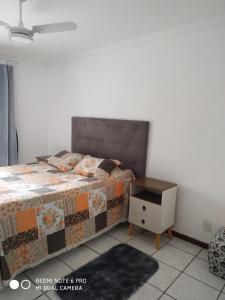 Ένα ή περισσότερα κρεβάτια σε δωμάτιο στο Casa em Balneário Camboriú - próxima à praia