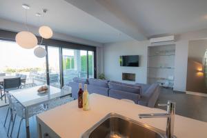 A television and/or entertainment centre at Bellevue Villas with private pool