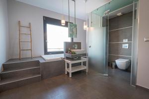 A bathroom at Bellevue Villas with private pool