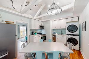 a kitchen with a white table and chairs at A Love of Leisure in Panama City