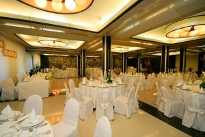 Restaurace v ubytování Hotel Medena Budget + 37 fotografií