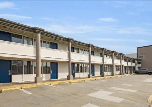 an empty parking lot in front of a building at Motel 6 San Francisco, CA Great Highway in San Francisco