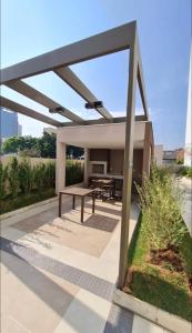 a pavilion with a picnic table in a backyard at Confortavel apartamento em SP in Sao Paulo