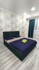 Ένα ή περισσότερα κρεβάτια σε δωμάτιο στο Shanyrak apartments, 2 Комн
