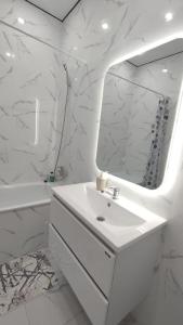Ένα μπάνιο στο Shanyrak apartments, 2 Комн +2 φωτογραφίες