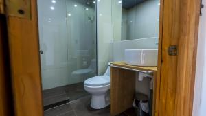 Ett badrum på Hostel Belator Experience