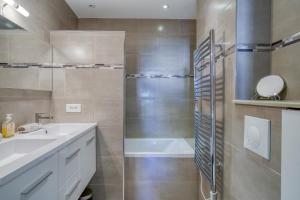 Koupelna v ubytování Sublime, modern, balconies, a/c, refurbished + 83 fotografií
