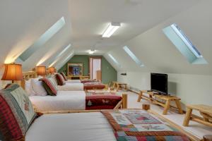 Postel nebo postele na pokoji v ubytování Deer Lake Retreat