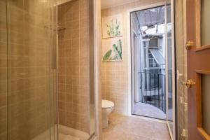 a bathroom with a toilet and a shower at 41PAR1022 - Luminous apartment in Sant Antoni in Barcelona
