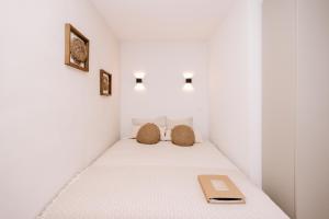 a bedroom with a bed with two pillows on it at Casa la Vida Beach House & Free Bikes in Zandvoort