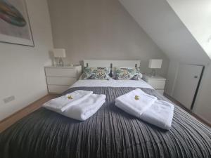 Ένα ή περισσότερα κρεβάτια σε δωμάτιο στο Split level luton town center flat