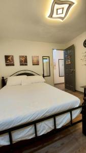 a bedroom with a large white bed in a room at Kege's Pad - 2 Bedroom Townhouse near Clark Airport & Aqua Planet - TRP8 in Mining