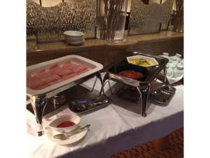 遠野市にあるAeria Tohno - Vacation STAY 62231vの食べ物のトレイが2つ入ったテーブル