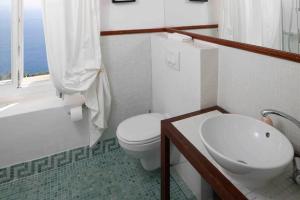 Ένα μπάνιο στο Villa Grace Breathtaking Views of the Adriatic
