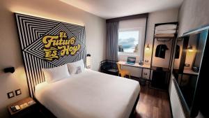 Ένα ή περισσότερα κρεβάτια σε δωμάτιο στο ibis styles Lima San Isidro +37 φωτογραφίες
