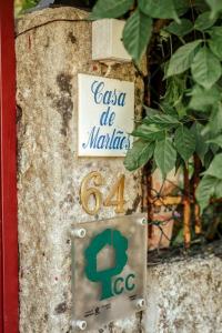 洛薩達的住宿－Casa de Marlães，墙上有果酱标牌