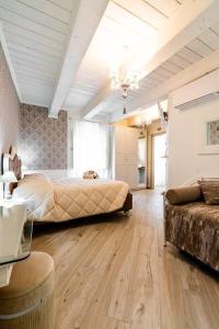 a large bedroom with a large bed and a couch at Casa Tarducci in Urbania