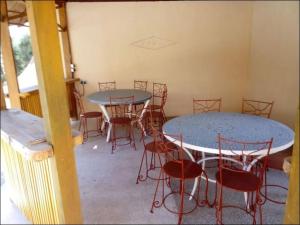 a room with a table and chairs and a table and chairsktop at Les Filaos-Case Typique Sénégalaise in Djifère