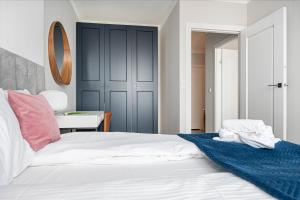 Posteľ alebo postele v izbe v ubytovaní Atena Premium - BillBerry Apartments