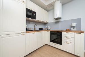 Kuchyňa alebo kuchynka v ubytovaní Atena Premium - BillBerry Apartments