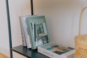 Knihovna v apartmánu