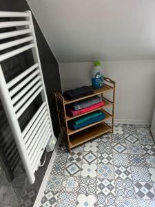 a room with a staircase and a shelf with towels at Appartement En Allemagne près de Strasbourg in Willstätt