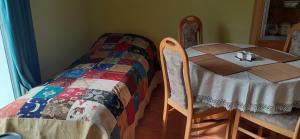 Postel nebo postele na pokoji v ubytování Room in Charmant apartment Wangs