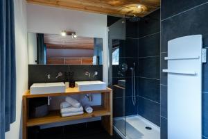Un baño de Chalet Snowbird 5 étoiles, Serre-Chevalier