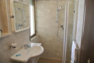 a bathroom with a sink and a shower at Hotel Niagara in Lignano Sabbiadoro +33 photos