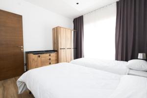Postel nebo postele na pokoji v ubytování Harmonija SPA RESORT