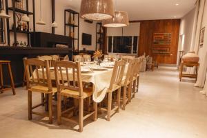 a dining room with a long table and chairs at Eunoia casa de campo in Sinsacate