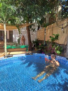 Swimming pool sa o malapit sa Mi Puerto Beach Hostel