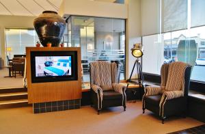 Pavilion Hotel Wagga Wagga的电视和/或娱乐中心