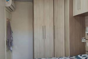 Una cama o camas en una habitación de Casa com AR COND. em todos os comodos mobiliada