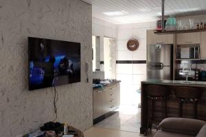 Una cocina o cocineta en Casa com AR COND. em todos os comodos mobiliada