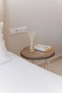 מיטה או מיטות בחדר ב-Scarabeo Hotel & Villas Parga
