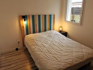 Postel nebo postele na pokoji v ubytování L Alize Melia 250m de la plage