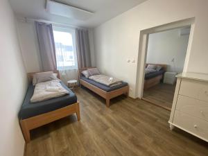 Łóżko lub łóżka w pokoju w obiekcie Apartmány Mikulčice