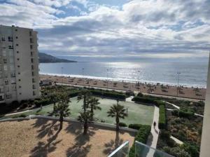 a view of the beach from a balcony of a building at Departamento en la playa en la laguna de cristal in Papudo