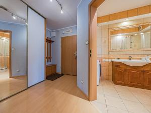 a large bathroom with a sink and a shower at CITYSTAY Reja Apartament z parkingiem in Gdynia