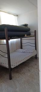 Ein Etagenbett oder Etagenbetten in einem Zimmer der Unterkunft Apto Vacacional Flandes Tolima