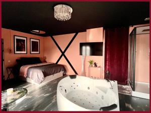 Gallery image of 03 LOVE ROOM By Fanny S in Saint-Quentin