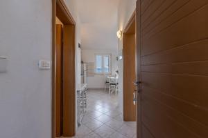 Zdjęcie z galerii obiektu Apartments by the sea Milna, Vis - 8946 w mieście Rukavac