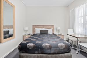 Sherbourne Terrace Hotel客房内的一张或多张床位